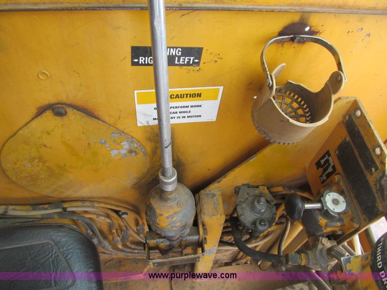 image for item G2579 1966 American 5299 crawler crane