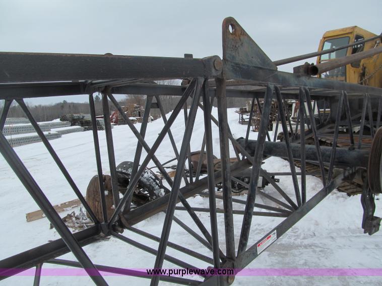 image for item G2579 1966 American 5299 crawler crane