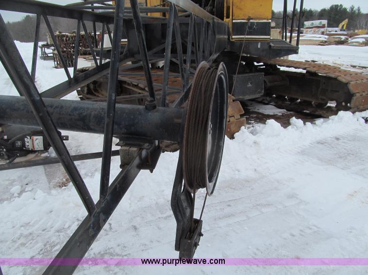 image for item G2579 1966 American 5299 crawler crane