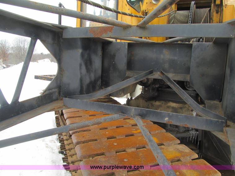 image for item G2579 1966 American 5299 crawler crane