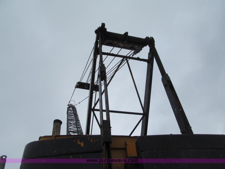 image for item G2580 1979 American 5299A crawler crane