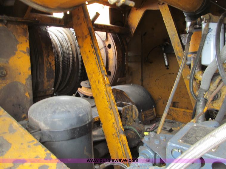 image for item G2580 1979 American 5299A crawler crane