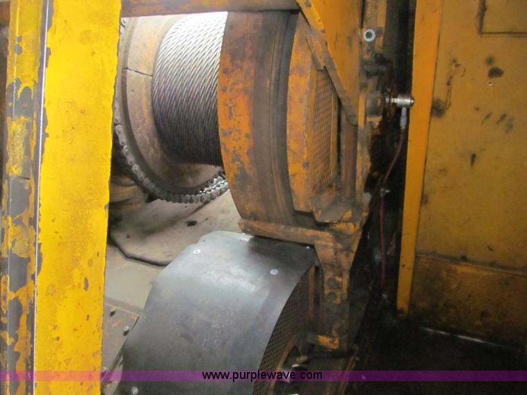 image for item G2580 1979 American 5299A crawler crane