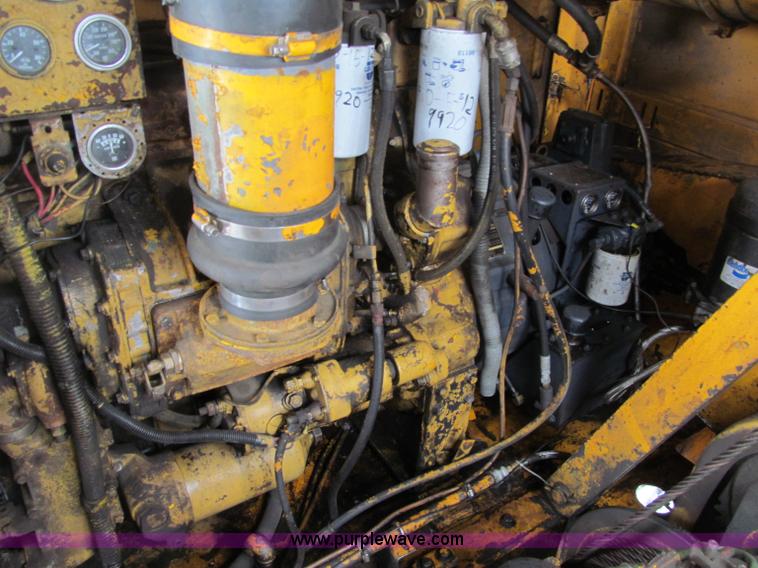 image for item G2580 1979 American 5299A crawler crane