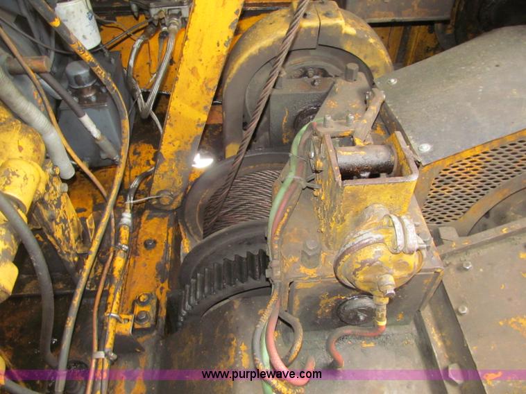 image for item G2580 1979 American 5299A crawler crane