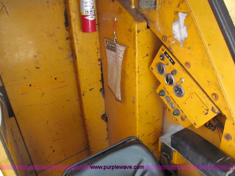 image for item G2580 1979 American 5299A crawler crane