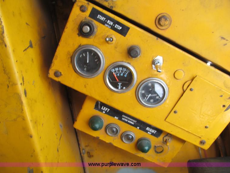 image for item G2580 1979 American 5299A crawler crane