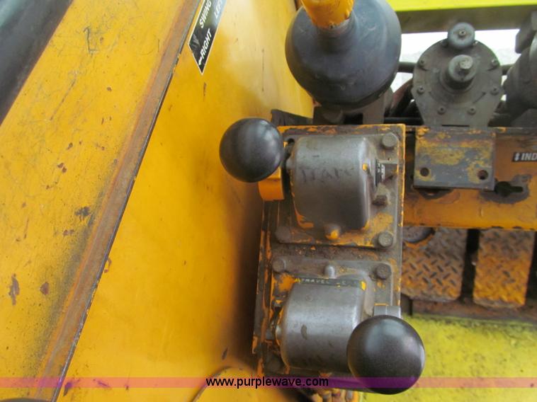 image for item G2580 1979 American 5299A crawler crane