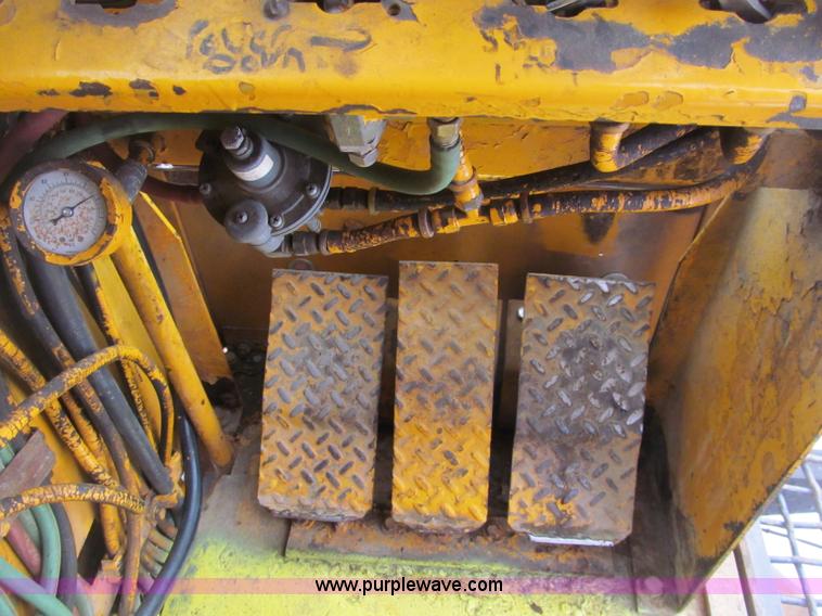 image for item G2580 1979 American 5299A crawler crane