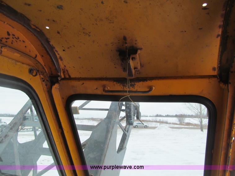 image for item G2580 1979 American 5299A crawler crane