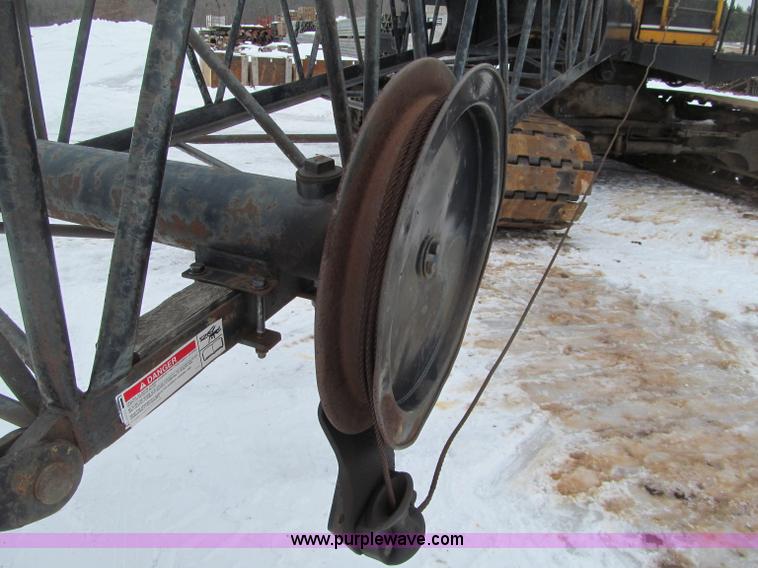 image for item G2580 1979 American 5299A crawler crane