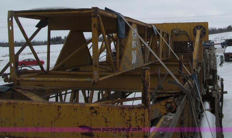 image for item G2582 Gomaco C450 bridge deck finisher and trailer