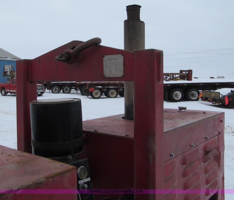 image for item G2603 1988 MKT V-5B sheet pile driver