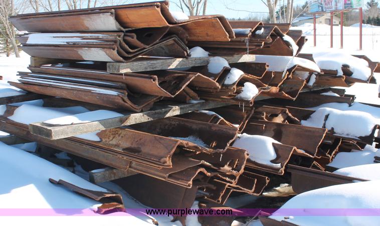 image for item G2796 Approx 257 pieces of assorted sheeting