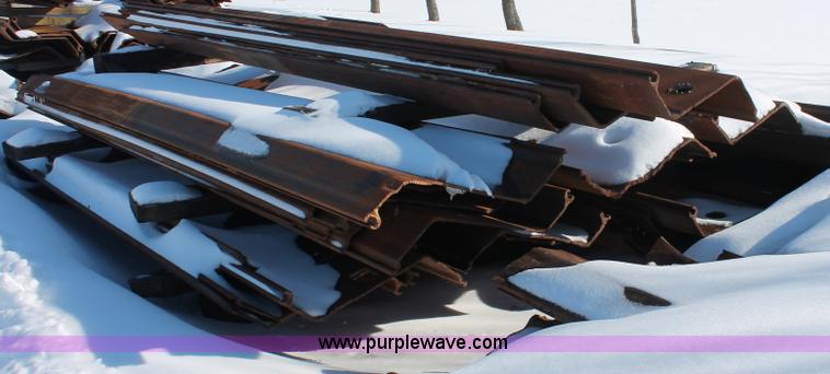 image for item G2796 Approx 257 pieces of assorted sheeting