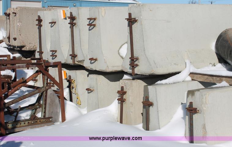image for item G2809 (27) concrete barriers