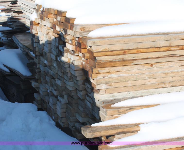 image for item G2845 Assorted non-treated lumber