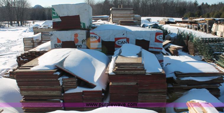 image for item G2847 Assorted skids of 8' form plywood sheets