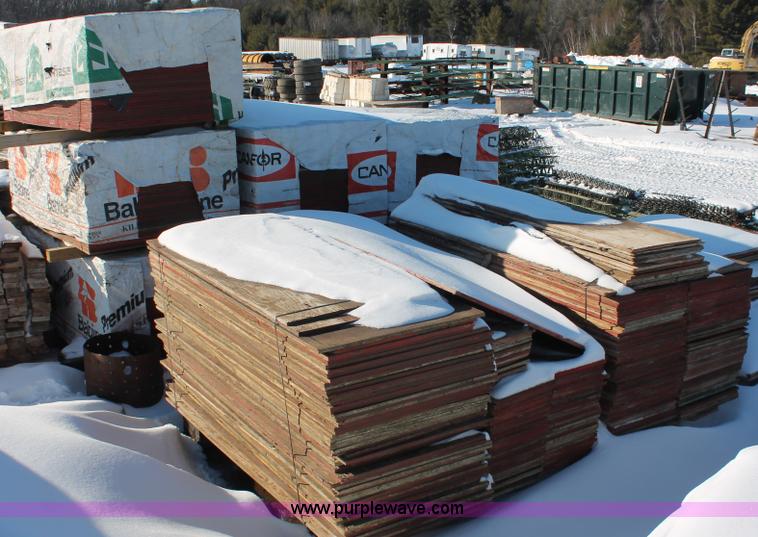 image for item G2847 Assorted skids of 8' form plywood sheets