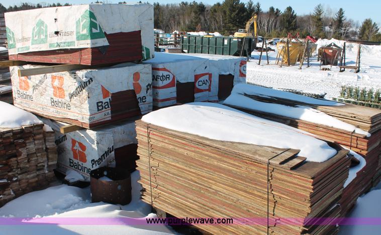 image for item G2847 Assorted skids of 8' form plywood sheets