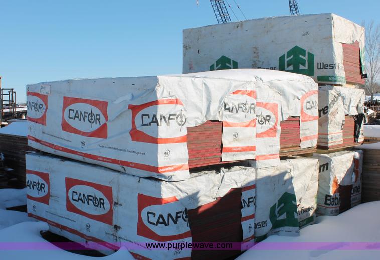 image for item G2847 Assorted skids of 8' form plywood sheets