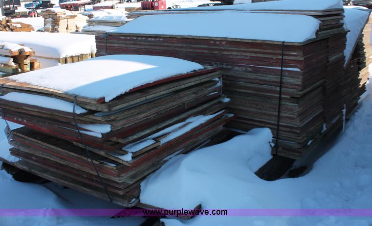 image for item G2847 Assorted skids of 8' form plywood sheets