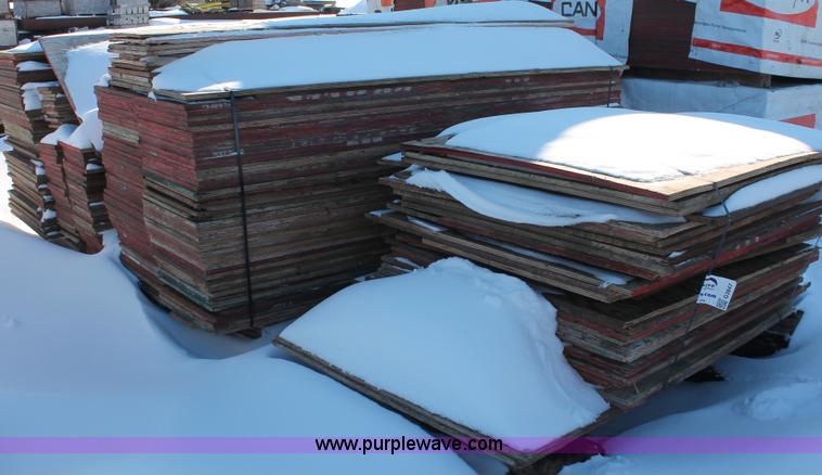 image for item G2847 Assorted skids of 8' form plywood sheets