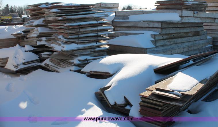 image for item G2847 Assorted skids of 8' form plywood sheets