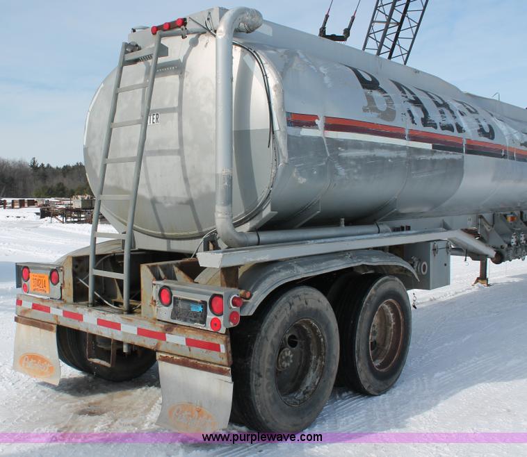 image for item G2887 1983 Fruehauf 45' tandem axle aluminum tanker trailer