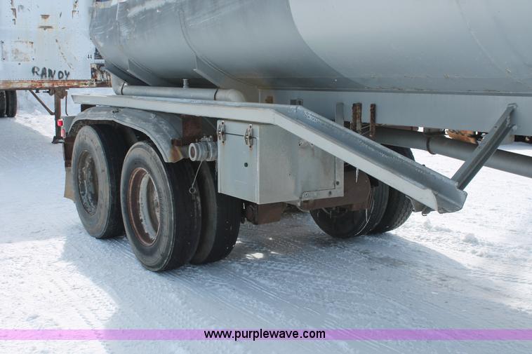 image for item G2887 1983 Fruehauf 45' tandem axle aluminum tanker trailer
