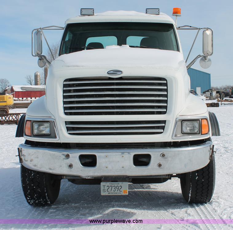 image for item G2893 2000 Sterling LT9522 semi truck