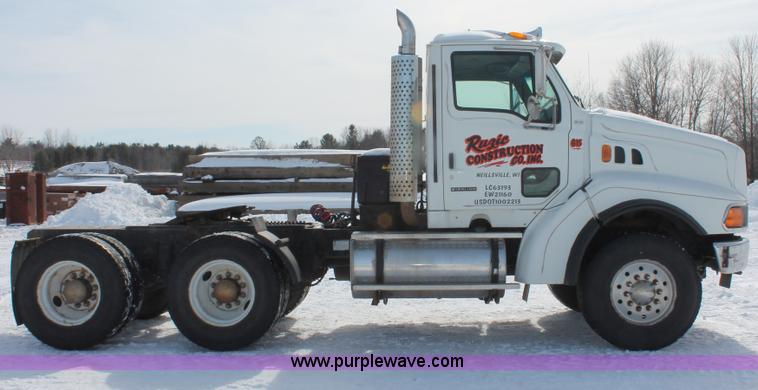 image for item G2893 2000 Sterling LT9522 semi truck