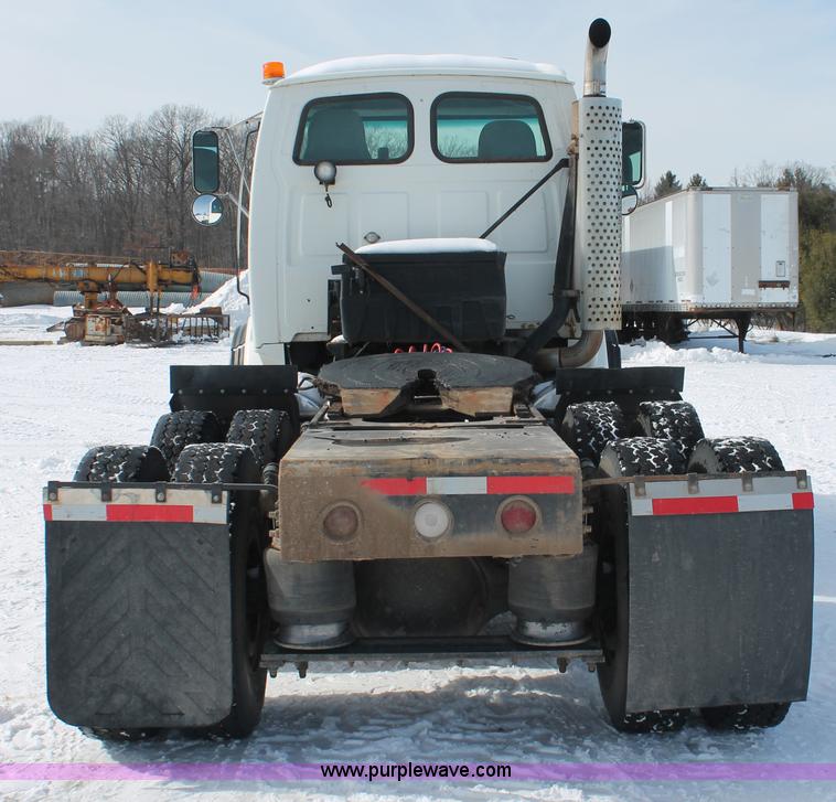 image for item G2893 2000 Sterling LT9522 semi truck