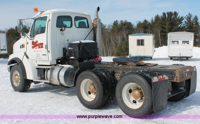 image for item G2893 2000 Sterling LT9522 semi truck
