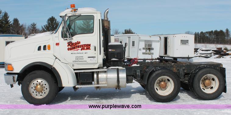 image for item G2893 2000 Sterling LT9522 semi truck