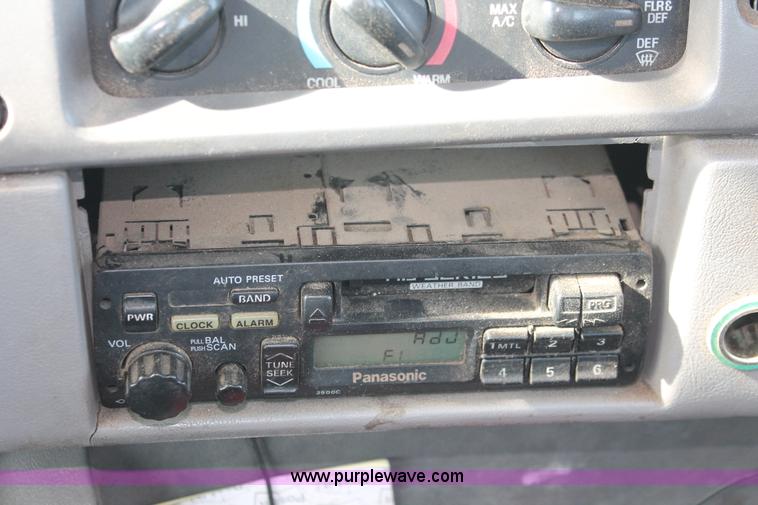 image for item G2893 2000 Sterling LT9522 semi truck