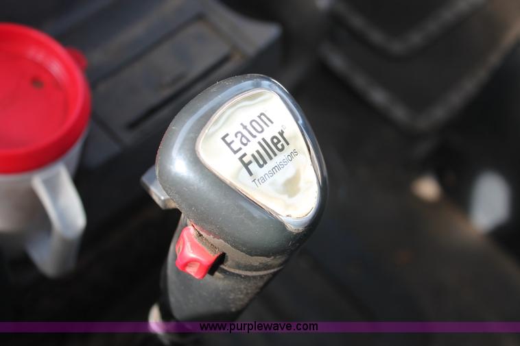 image for item G2893 2000 Sterling LT9522 semi truck