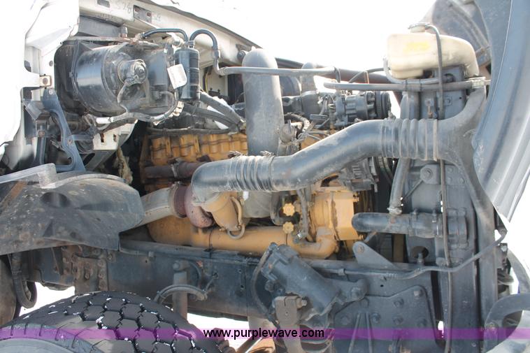 image for item G2893 2000 Sterling LT9522 semi truck