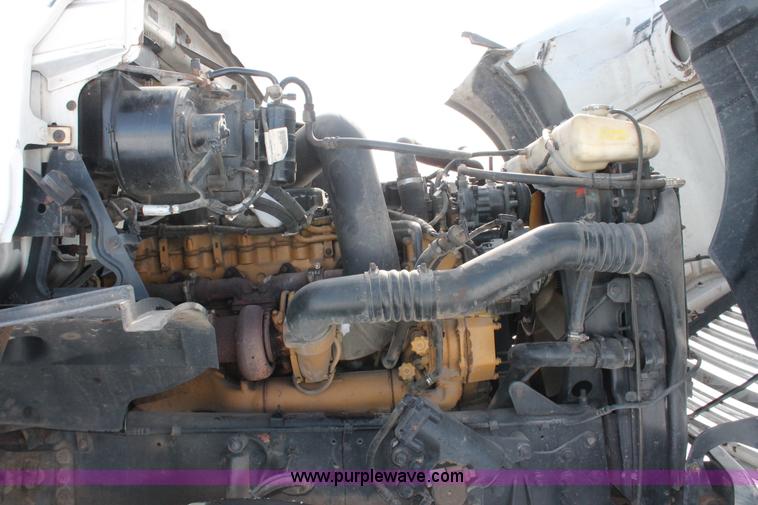 image for item G2893 2000 Sterling LT9522 semi truck