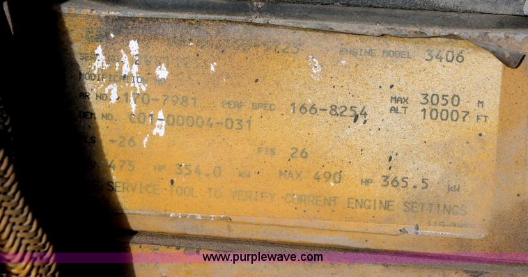 image for item G2893 2000 Sterling LT9522 semi truck