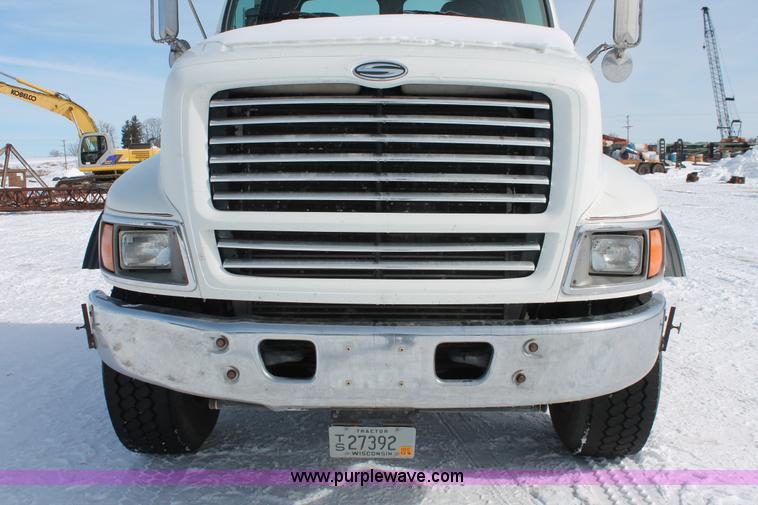 image for item G2893 2000 Sterling LT9522 semi truck