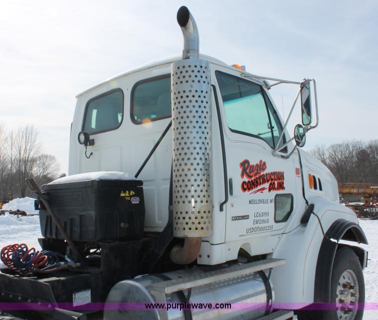 image for item G2893 2000 Sterling LT9522 semi truck