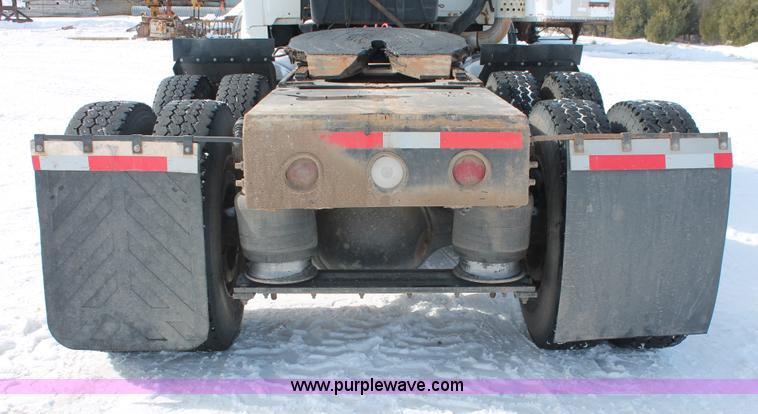 image for item G2893 2000 Sterling LT9522 semi truck