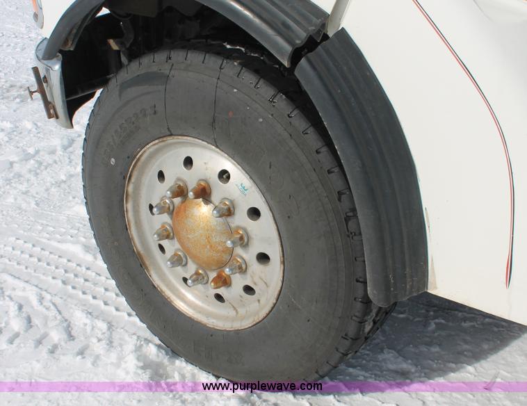 image for item G2893 2000 Sterling LT9522 semi truck