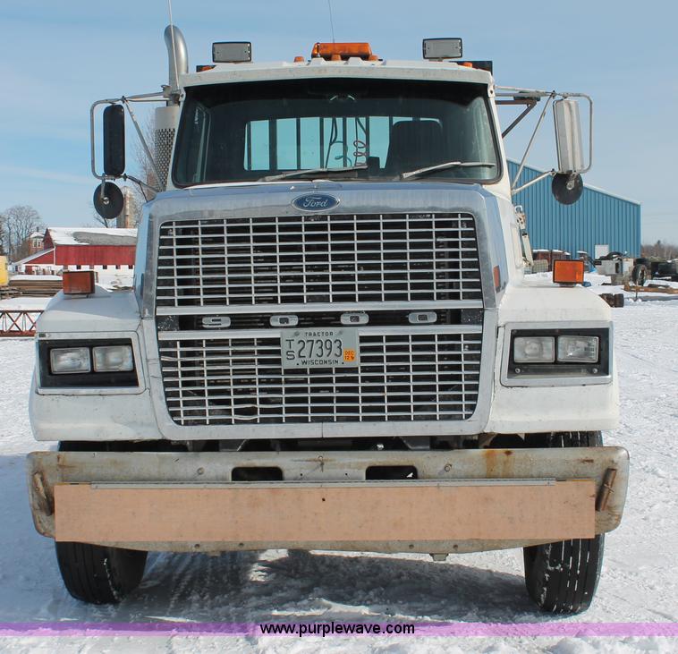 image for item G2894 1992 Ford LTL9000 semi truck
