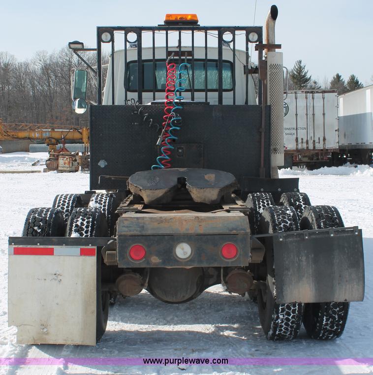 image for item G2894 1992 Ford LTL9000 semi truck