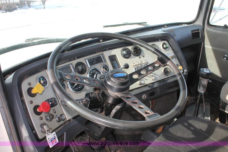 image for item G2894 1992 Ford LTL9000 semi truck