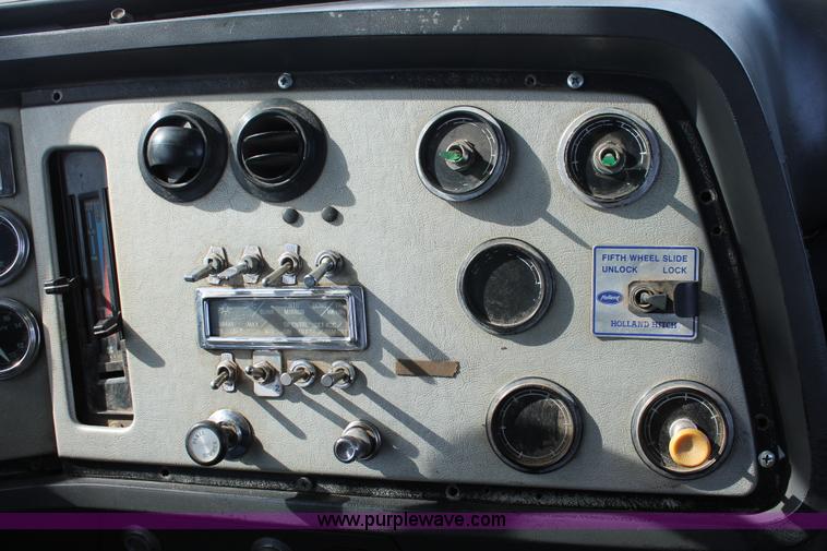 image for item G2894 1992 Ford LTL9000 semi truck