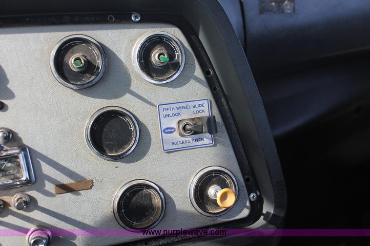 image for item G2894 1992 Ford LTL9000 semi truck