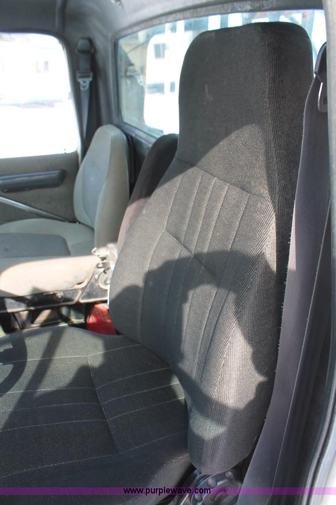 image for item G2894 1992 Ford LTL9000 semi truck